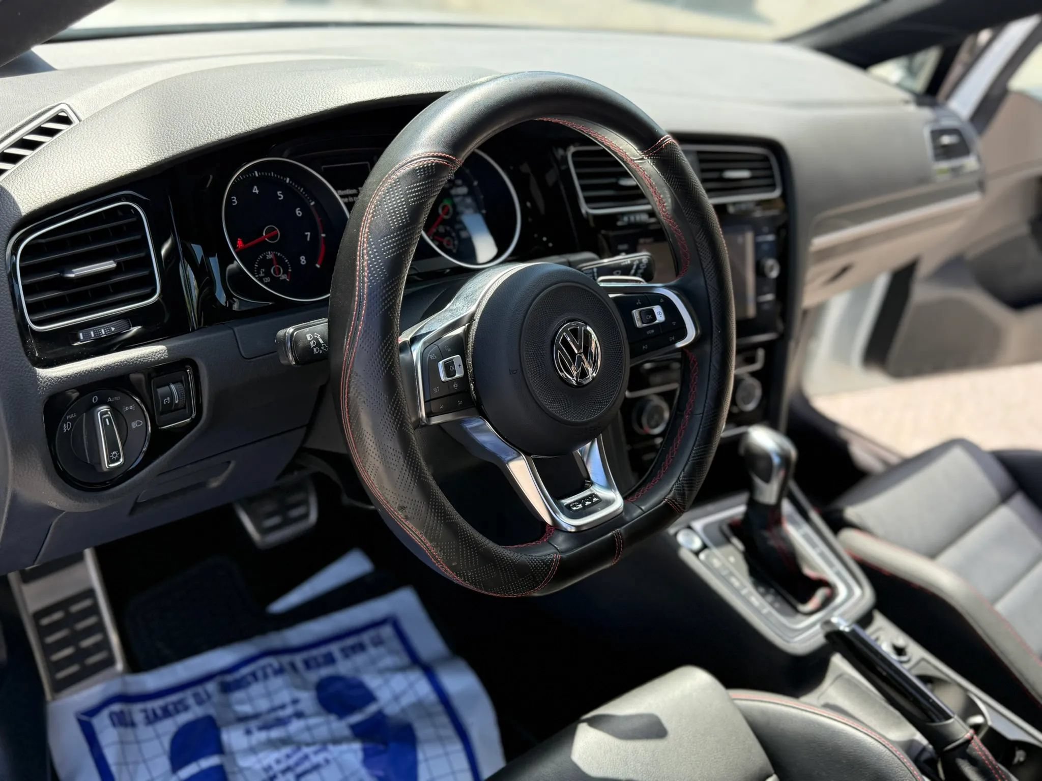 Used 2021 Volkswagen GTI SE FWD image 22