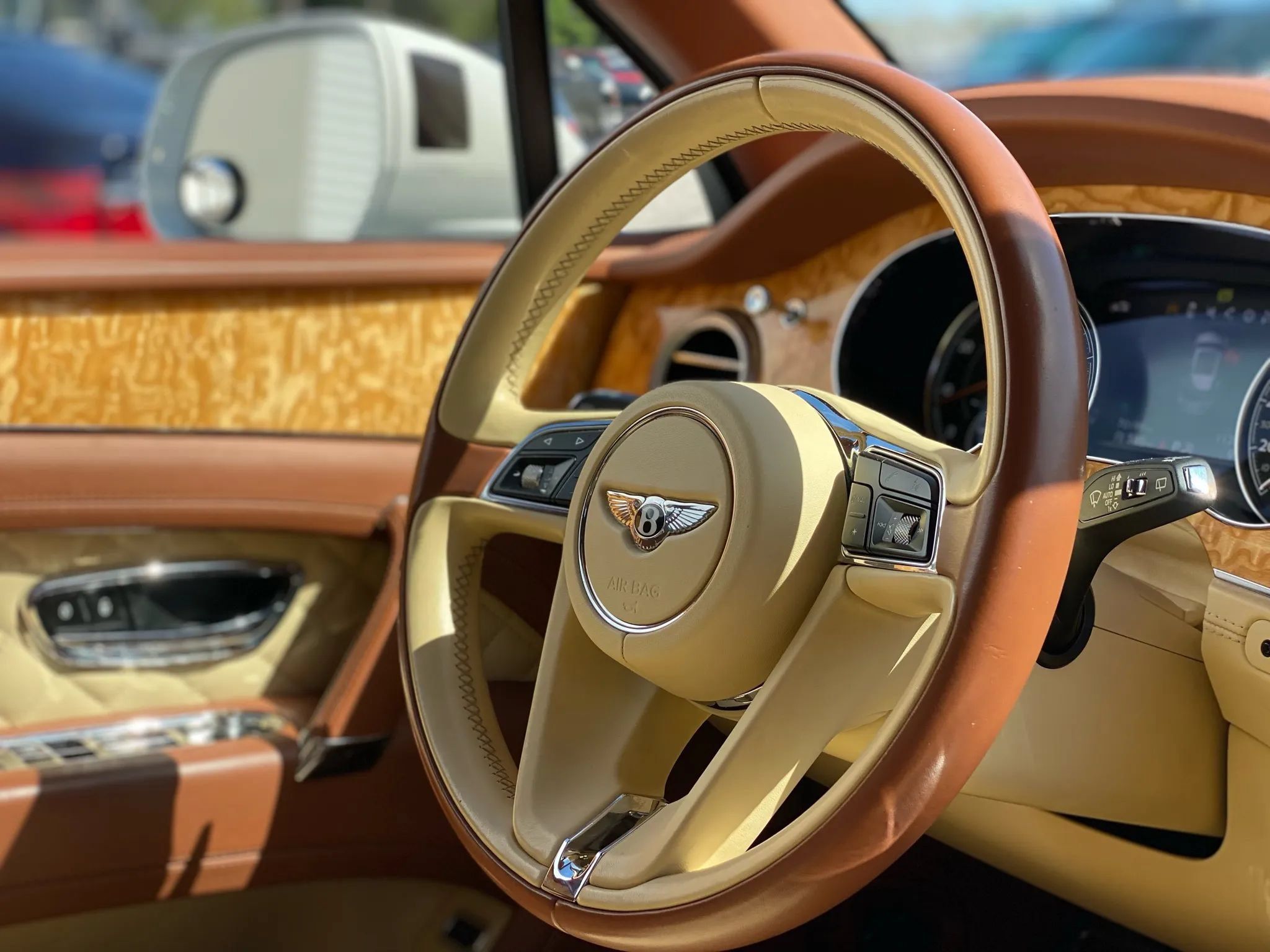Used 2017 Bentley Bentayga AWD/4WD image 10