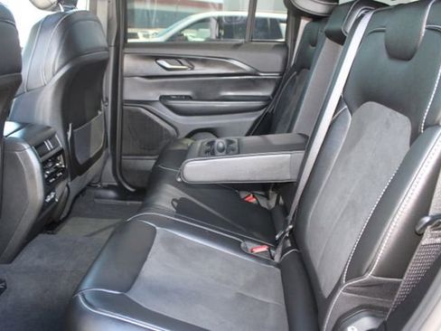 Used 2024 Jeep Grand Cherokee Altitude image 37