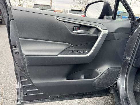 Used 2025 Toyota RAV4 XLE image 23