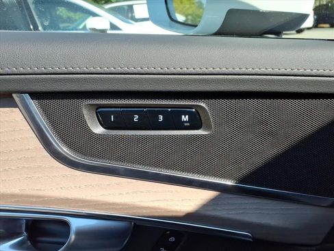 New 2026 Volvo XC90 B6 Plus w/ Protection Package Premier image 15
