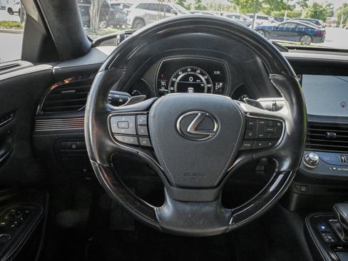 Used 2020 Lexus LS 500 w/ Interior Upgrade Package RWD image 18