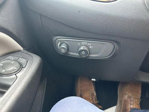 Used 2019 Chevrolet Equinox LT image 26