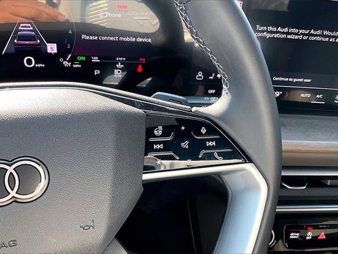 Used 2025 Audi Q5 Premium w/ Convenience Package image 12