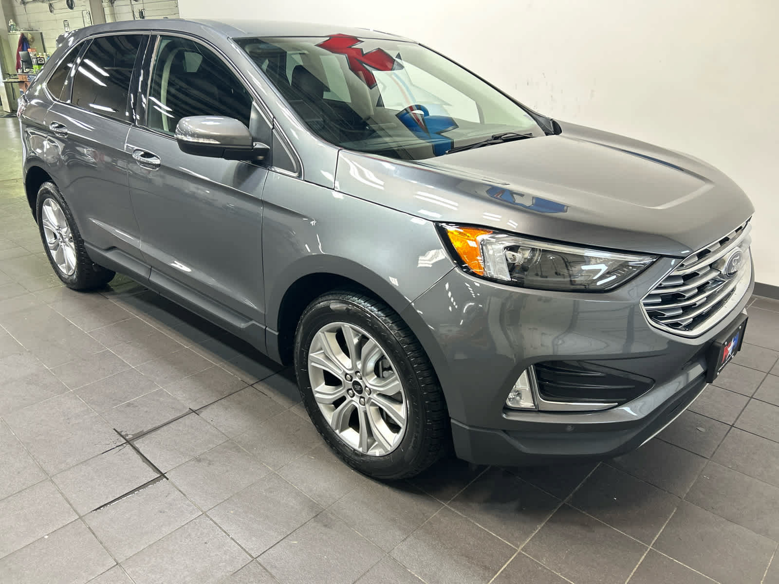 Used 2024 Ford Edge Titanium AWD/4WD image 2