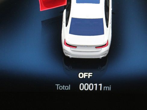 Used 2025 BMW 330i xDrive Sedan w/ Convenience Package image 19