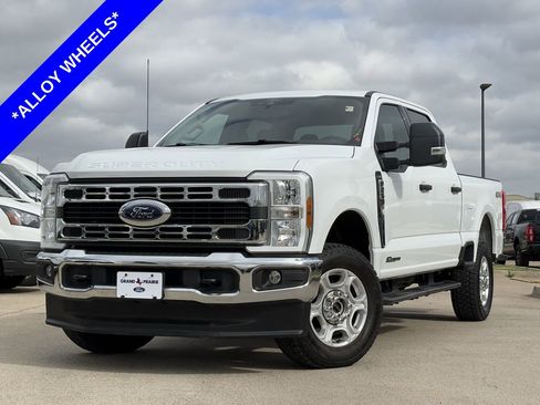 Certified 2025 Ford F250 XLT image 2