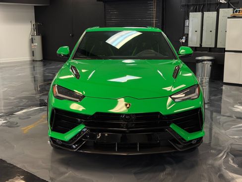 Used 2023 Lamborghini Urus Performante AWD/4WD image 2
