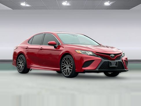 Used 2019 Toyota Camry SE image 6
