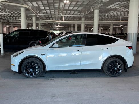 Used 2023 Tesla Model Y Long Range AWD/4WD image 5