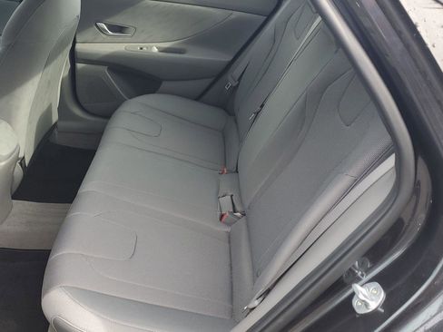 Certified 2023 Hyundai Elantra SE image 9