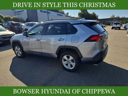 Used 2021 Toyota RAV4 XLE image 3