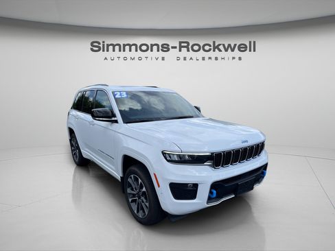 Used 2023 Jeep Grand Cherokee Overland AWD/4WD image 7