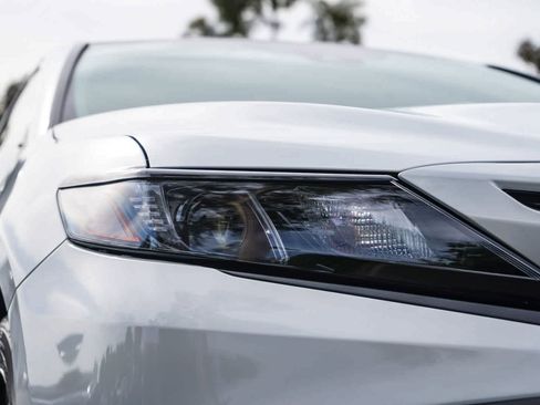 Used 2023 Toyota Camry SE FWD image 10