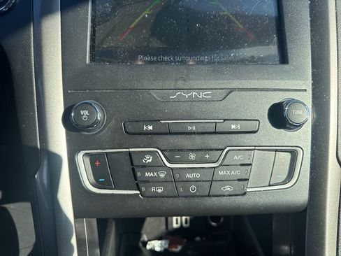 Used 2019 Ford Fusion SE image 11