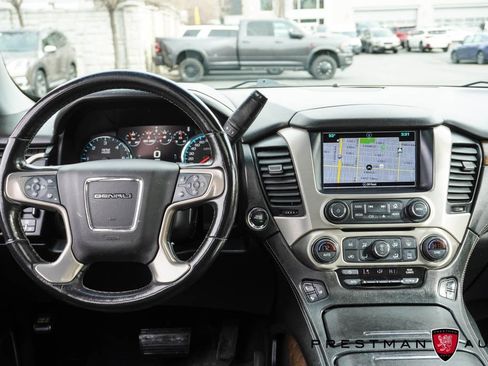 Used 2019 GMC Yukon Denali w/ Denali Ultimate Package image 2