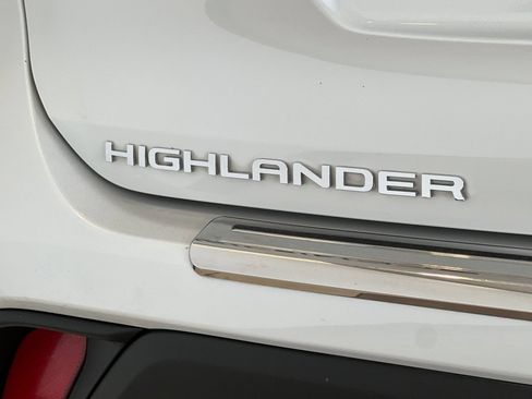 Used 2023 Toyota Highlander Bronze Edition w/ Protection Package #3 (TMS) FWD image 28