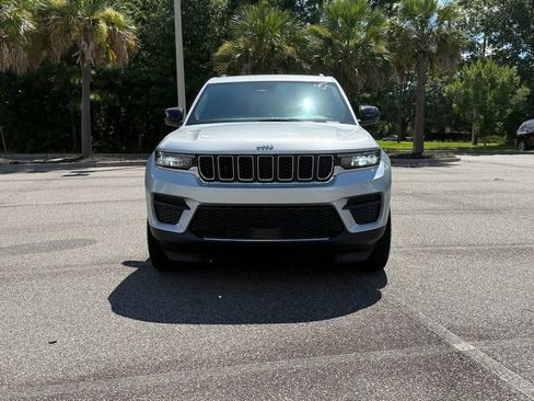 New 2025 Jeep Grand Cherokee Laredo image 11