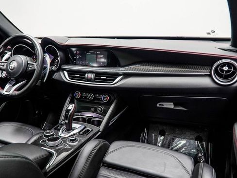 Used 2023 Alfa Romeo Stelvio Estrema image 19