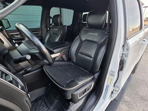 Used 2019 RAM 1500 Laramie AWD/4WD image 17
