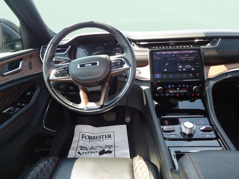 Used 2021 Jeep Grand Cherokee L Summit w/ Luxury Tech Group V image 12