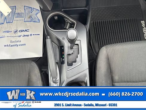 Used 2017 Toyota RAV4 LE AWD/4WD image 32