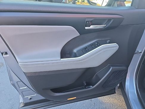 Certified 2022 Toyota Highlander XLE image 18