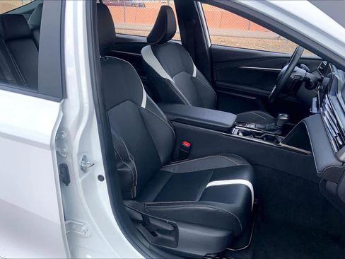 Certified 2025 Toyota Camry SE image 8