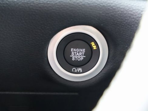 New 2026 Chrysler Pacifica Select image 36