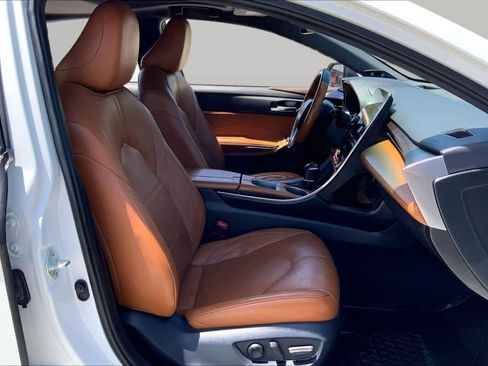 Used 2022 Toyota Avalon Limited w/ Advanced Safety Package FWD image 9