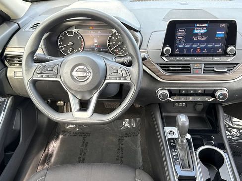 Used 2023 Nissan Altima 2.5 SV FWD image 23
