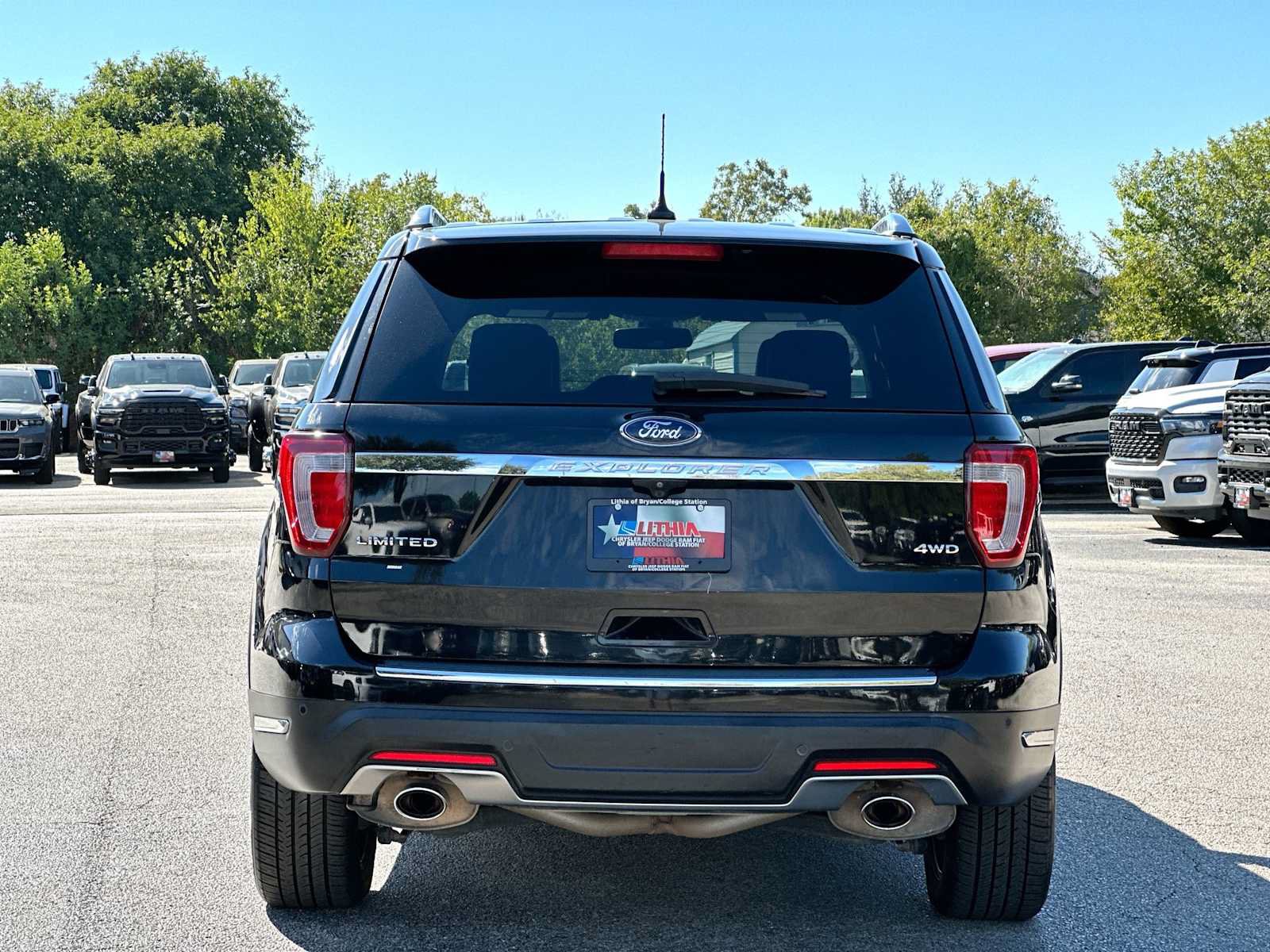 Used 2018 Ford Explorer Limited w/ Ford Safe & Smart Package AWD/4WD image 14