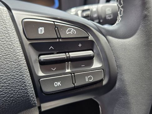 Certified 2025 Hyundai Venue Limited FWD image 26