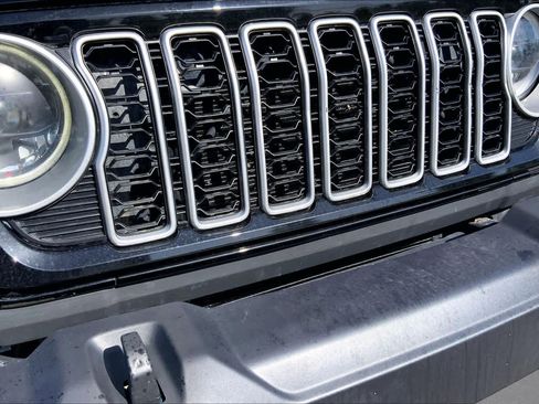 Used 2024 Jeep Wrangler Unlimited Sahara AWD/4WD image 29