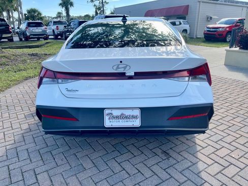 Used 2024 Hyundai Elantra SEL image 4