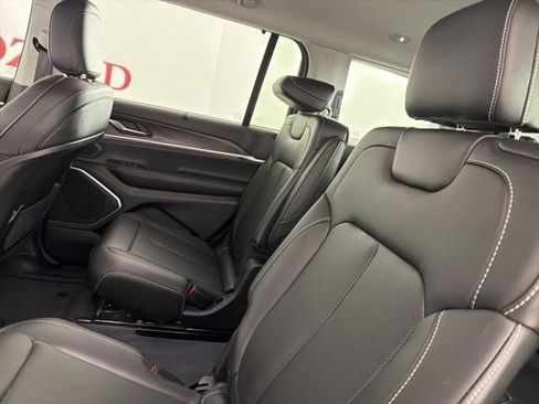 Used 2023 Jeep Grand Cherokee L Limited w/ Luxury Tech Group II RWD image 13