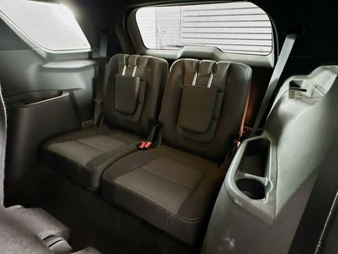 Used 2017 Ford Explorer XLT image 27