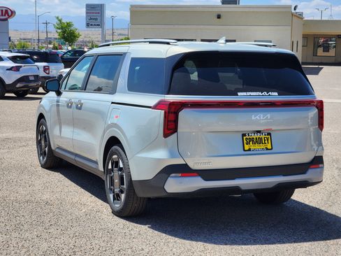 New 2026 Kia Carnival EX FWD image 3