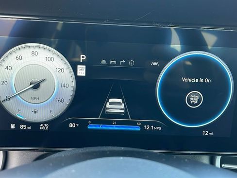 New 2025 Hyundai Elantra Limited image 24