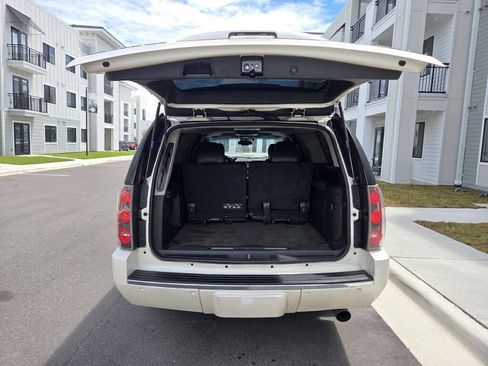 Used 2013 GMC Yukon XL Denali RWD image 11