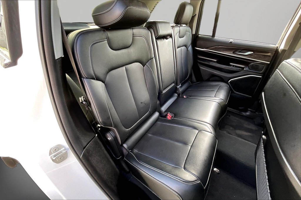 Used 2024 Jeep Grand Cherokee Limited w/ Luxury Tech Group II AWD/4WD image 25