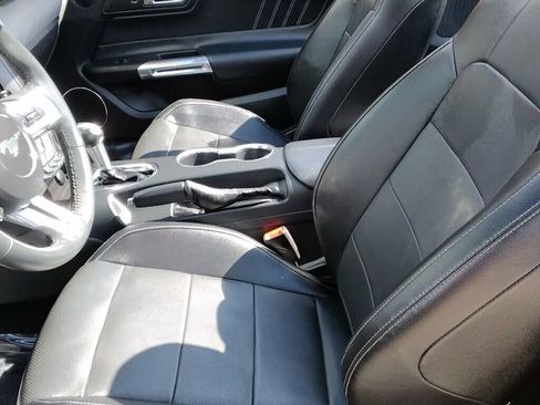 Used 2018 Ford Mustang Premium RWD image 7