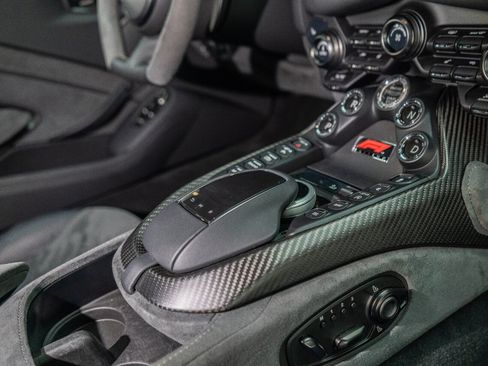Used 2023 Aston Martin V8 Vantage Coupe RWD image 54