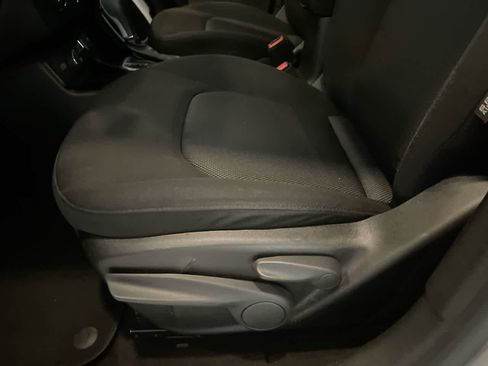 Used 2019 Jeep Renegade Sport image 12