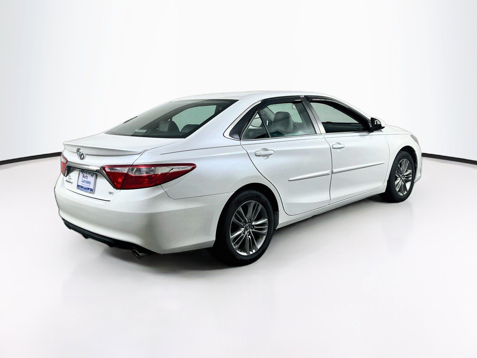 Used 2016 Toyota Camry SE w/ Protection Package (Q2) FWD image 5