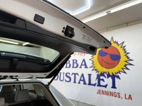 Used 2019 Toyota RAV4 XLE Premium image 21