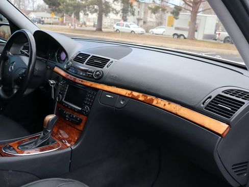 Used 2005 Mercedes-Benz E 500 4MATIC image 17