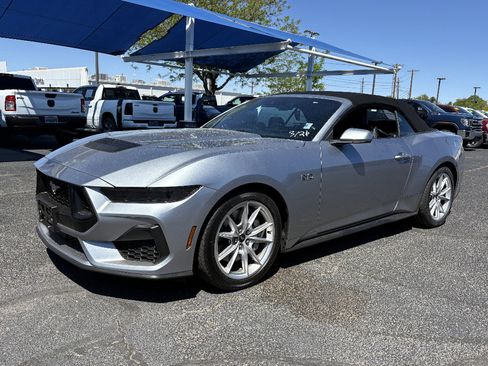 Used 2025 Ford Mustang GT Premium image 9