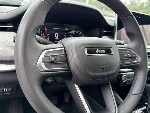 Used 2024 Jeep Compass Latitude AWD/4WD image 14