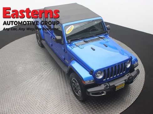 Used 2021 Jeep Gladiator Overland AWD/4WD image 2